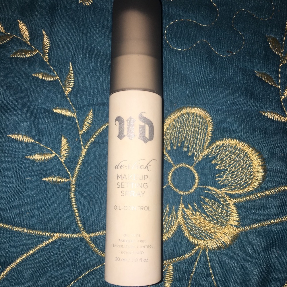 Urban decay deslick setting spray